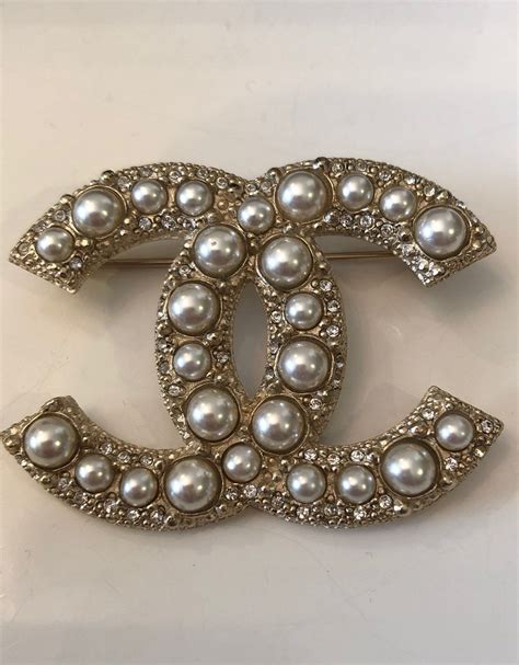 chanel broche origineel|broche chanel prix.